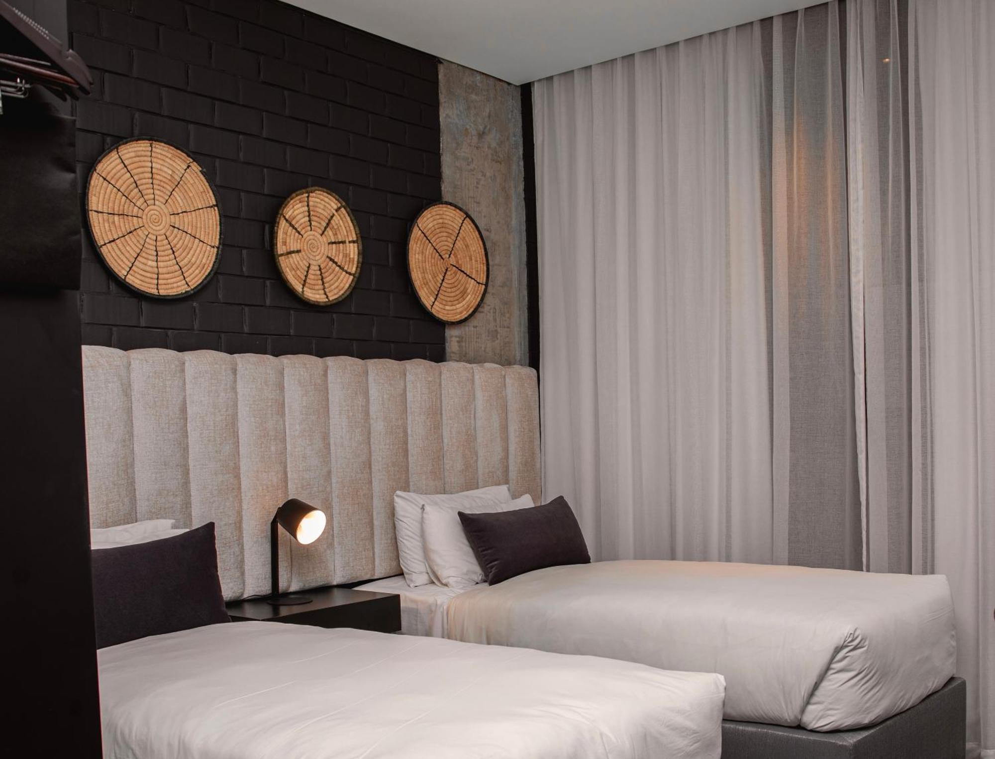 The Urban Hotel Lusaka Esterno foto
